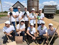 Студотряды помогают хлеборобам Лунинецкого района 