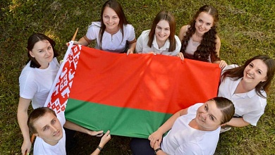 Раённы фота- і відэаконкурс “Пад сцягам маёй краіны!” працягваецца на Лунінеччыне