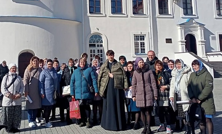 Профсоюз организовал экскурсионный тур Лунинец - Жировичи - Сынковичи