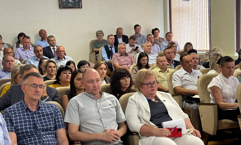 Готовность школ к новому учебному году обсудили в Лунинце