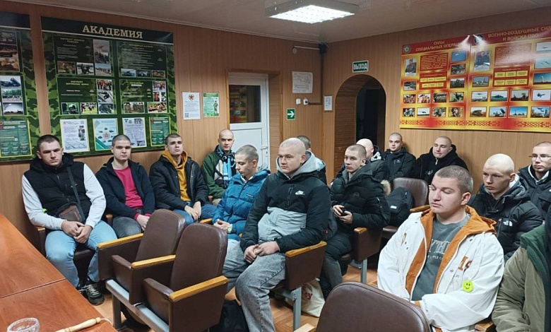 Продолжается отправка в войска новобранцев в Лунинецком районе