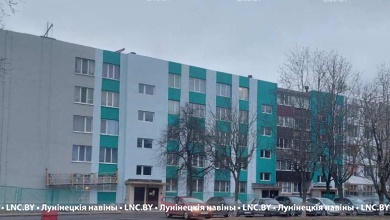 На глазах преображается дом по улице Красной в Лунинце