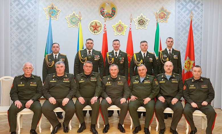Медалью "За отличие в воинской службе" награжден командир 56 зенитного ракетного полка
