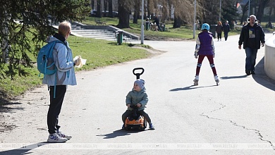 Положен ли дополнительный свободный день родителю, воспитывающему двоих детей до 16 лет, рассказали в Минтруда 
