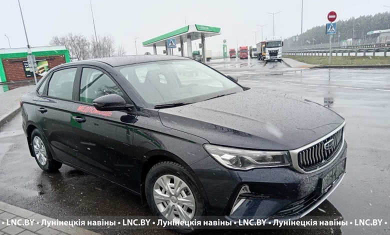 Два новых автомобиля получили в подарок медработники Лунинецкого района