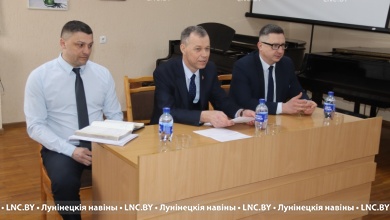 В Лунинце председатель районного Совета депутатов Владимир Ковалевич встретился с коллективом детской школы искусств