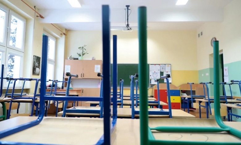 В Польше родители и учителя бьют тревогу из-за закрытия школ