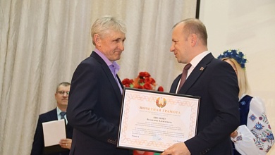 Коммунальников чествовали в Лунинце 