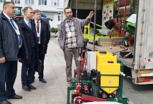 Оценили технику на выставке ягодного форума в Микашевичах