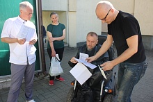 Артема Гребеня подключили к новому аппарату портативной ИВЛ