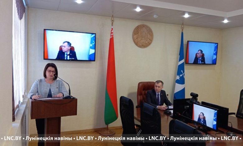 Депутаты Лунинецкого райсовета провели внеочередную сессию