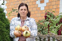 Не клубникой единой! Счастье луковое привалило в Лунинецком районе