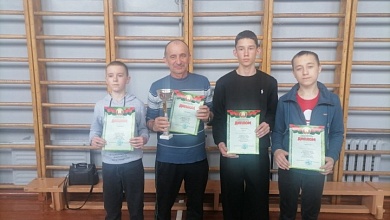 Юноши выяснили кто лучше всех играет в настольный теннис в Лунинецком районе