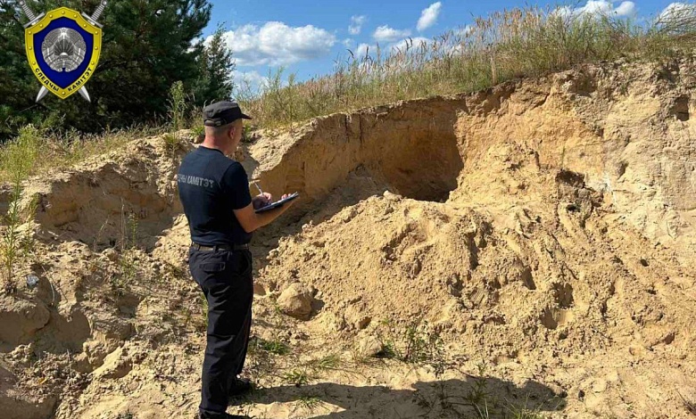 В Столинском районе в старом карьере засыпало ребёнка. Мальчик погиб