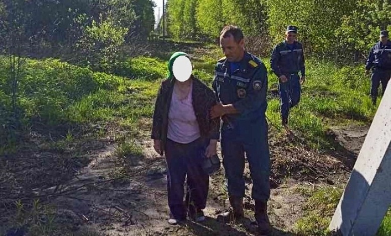 В Лунинецком районе потерялась женщина: ее нашли работники МЧС
