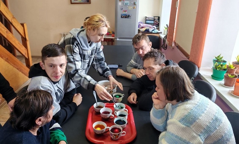 Мастер-класс по оформлению пасхальных яиц провели в Микашевичах