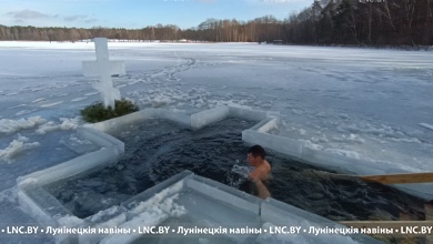 На озере Белое в Лунинецком районе состоялись крещенские купания