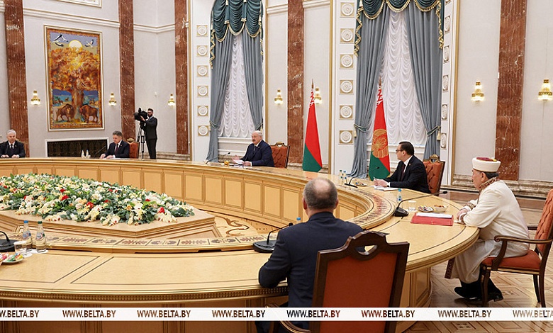 Лукашенко предложил создать в Беларуси центры притяжения для всех конфессий