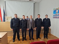 Табельное оружие вручили молодым сотрудникам милиции в Лунинце