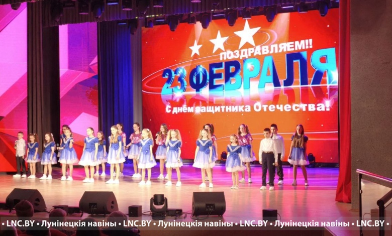 Настоящим подарком для работников РУПП «Гранит» и жителей Микашевичей стал праздничный концерт