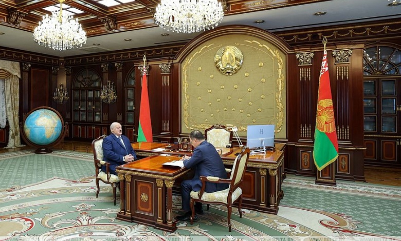 Лукашенко: С чем мы будем есть эту проблему?