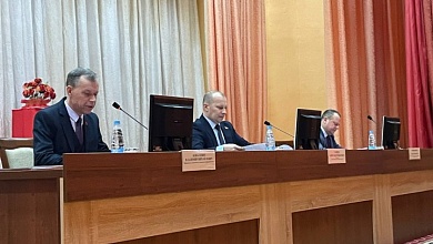 В Лунинце проходит совместное заседание районного исполнительного комитета, сессии районного Совета депутатов и хозяйственного актива 