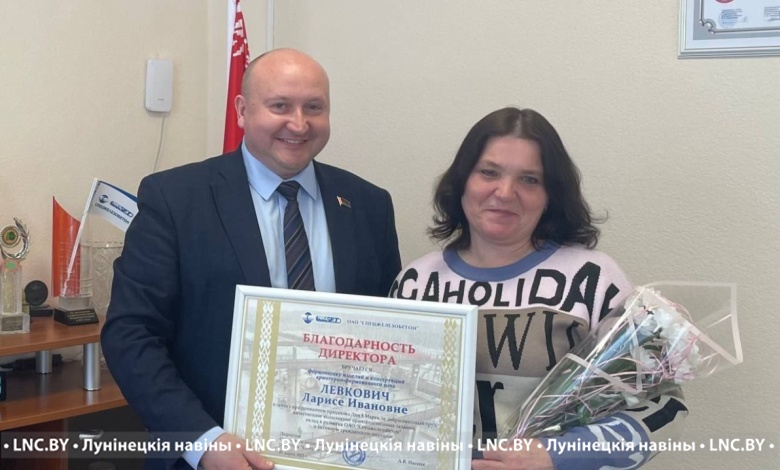 И в ночную смену! | Посмотрите как поздравляли женщин на заводе в Микашевичах