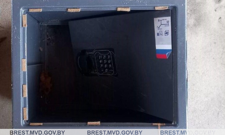 Житель Брестской области похитил сейф с деньгами