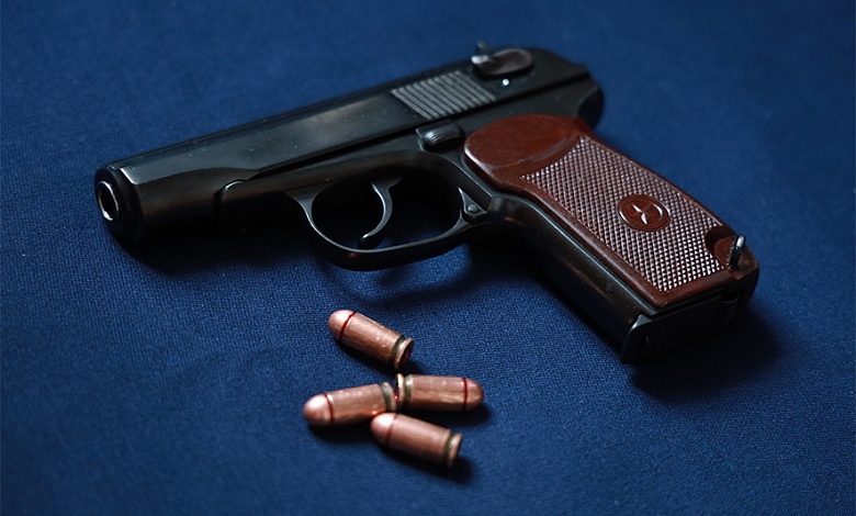 Мужчина из пистолета случайно выстрелил себе в грудь. Теперь заплатит штраф  