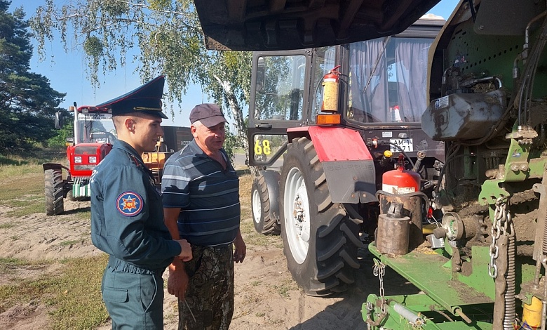 Сотрудники МЧС выехали в поля Лунинецкого района