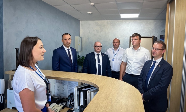 На качестве услуг акцентировал внимание заместитель министра энергетики в Лунинце 