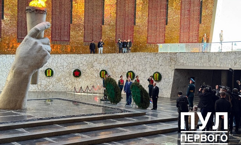 Лукашенко и Путин возложили цветы на Мамаевом кургане