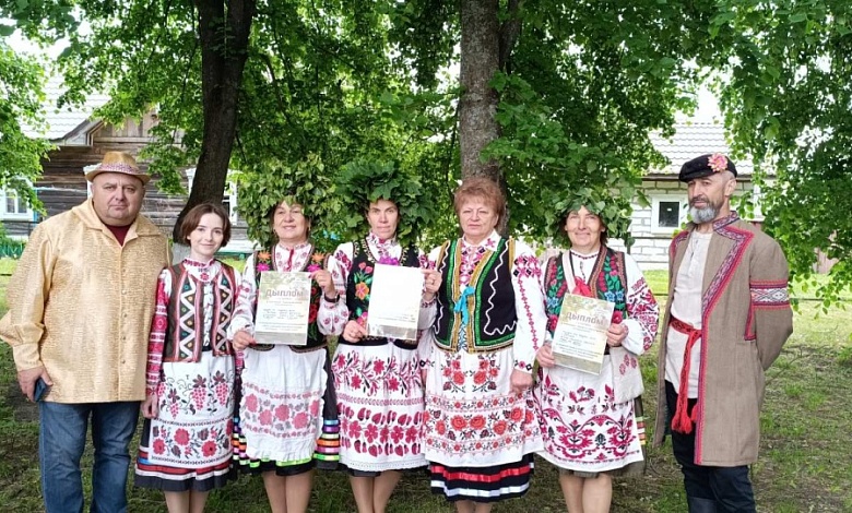 З «Тройцаю» у лета: лунинецкие мастера и артисты покорили Ганцевичский район