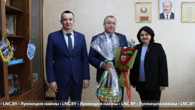 Принимает поздравления директор ОАО «Вульковский рассвет» Владимир Соц