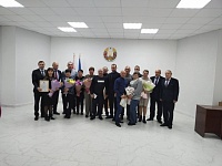 Продолжают принимать поздравления семьи в Лунинецком районе