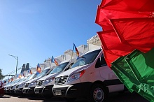 Учреждениям образования Брестской области вручили ключи от новых автобусов и автомобилей