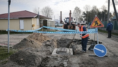 Держат обещание: начались работы по приведению в порядок улицы Полевой в Микашевичах