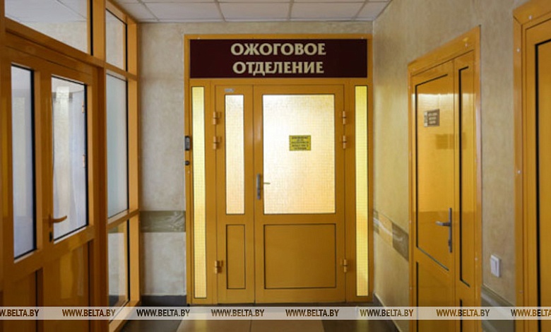 Годовалый малыш опрокинул на себя горячий кофе и попал в больницу с ожогами 45% тела
