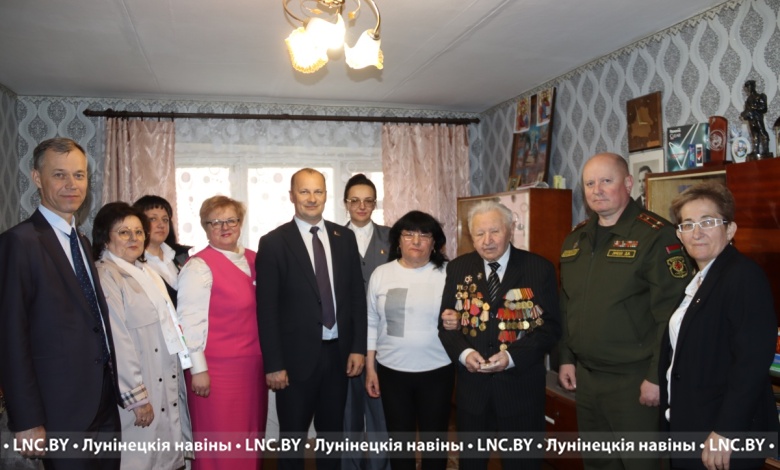 Ветераны в Лунинце принимали поздравления в преддверии Дня Победы