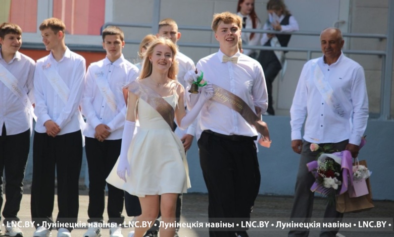 "Последний звонок": праздник признательности и надежд в Микашевичах