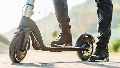 Корректировка ПДД: велосипедистов и самокатчиков обяжут спешиваться на пешеходных переходах