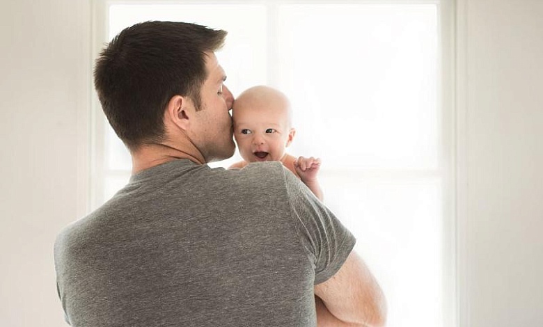 Отец в декрете: как это работает и как оформить
