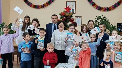 Наши дети! Новогоднее настроение подарили воспитанникам социально-педагогического центра Лунинецкого района