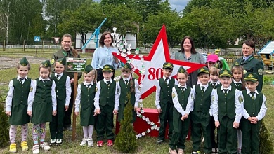 Дошколята в Лунинецком районе посадили Памятную аллею в честь 80-летия Победы