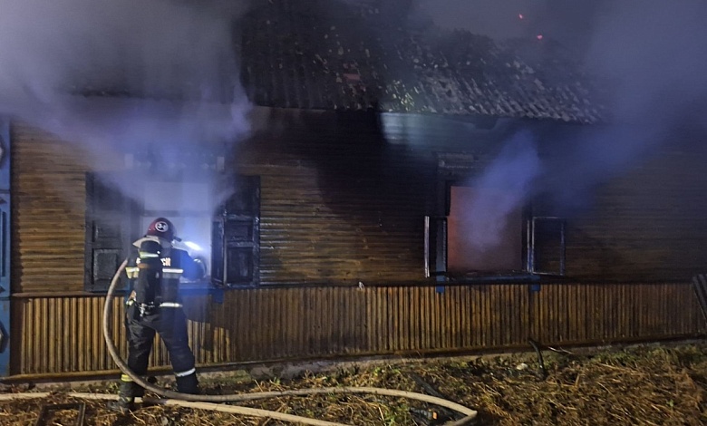 Два человека погибли на пожаре в Барановичском районе 