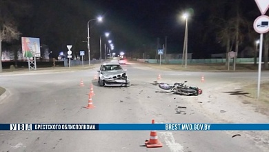 BMW не уступил дорогу 16-летнему мотоциклисту. Он и его пассажирка в больнице