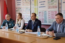 Конституция, точки роста и безопасность. Руководитель Лунинецкого района встретился с коллективом ЖКХ