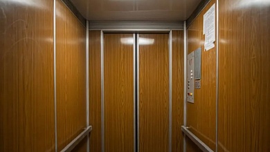 В Лунинецкой поликлинике заменят лифт. Неудобства - временные