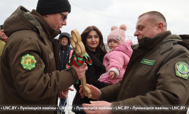 Молодой семье из Лунинецкого лесхоза вручили ключи от арендного жилья