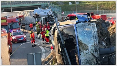 Посольство Беларуси выясняет подробности аварии с автобусом в Польше